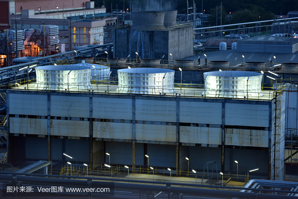 煉油廠的公用事業(yè)裝置。