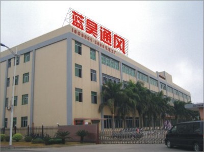 負壓風(fēng)機,降溫濕簾,風(fēng)機,換氣扇,通風(fēng)機,排氣扇,排風(fēng)扇,水簾片,水簾墻,冷氣機通風(fēng)設(shè)備,降溫設(shè)備,除塵設(shè)備,通風(fēng)降溫設(shè)備,通風(fēng)降溫系統(tǒng),除塵系統(tǒng),通風(fēng)降溫工程.,工廠,廠商-東莞市藍昊通風(fēng)降溫設(shè)備